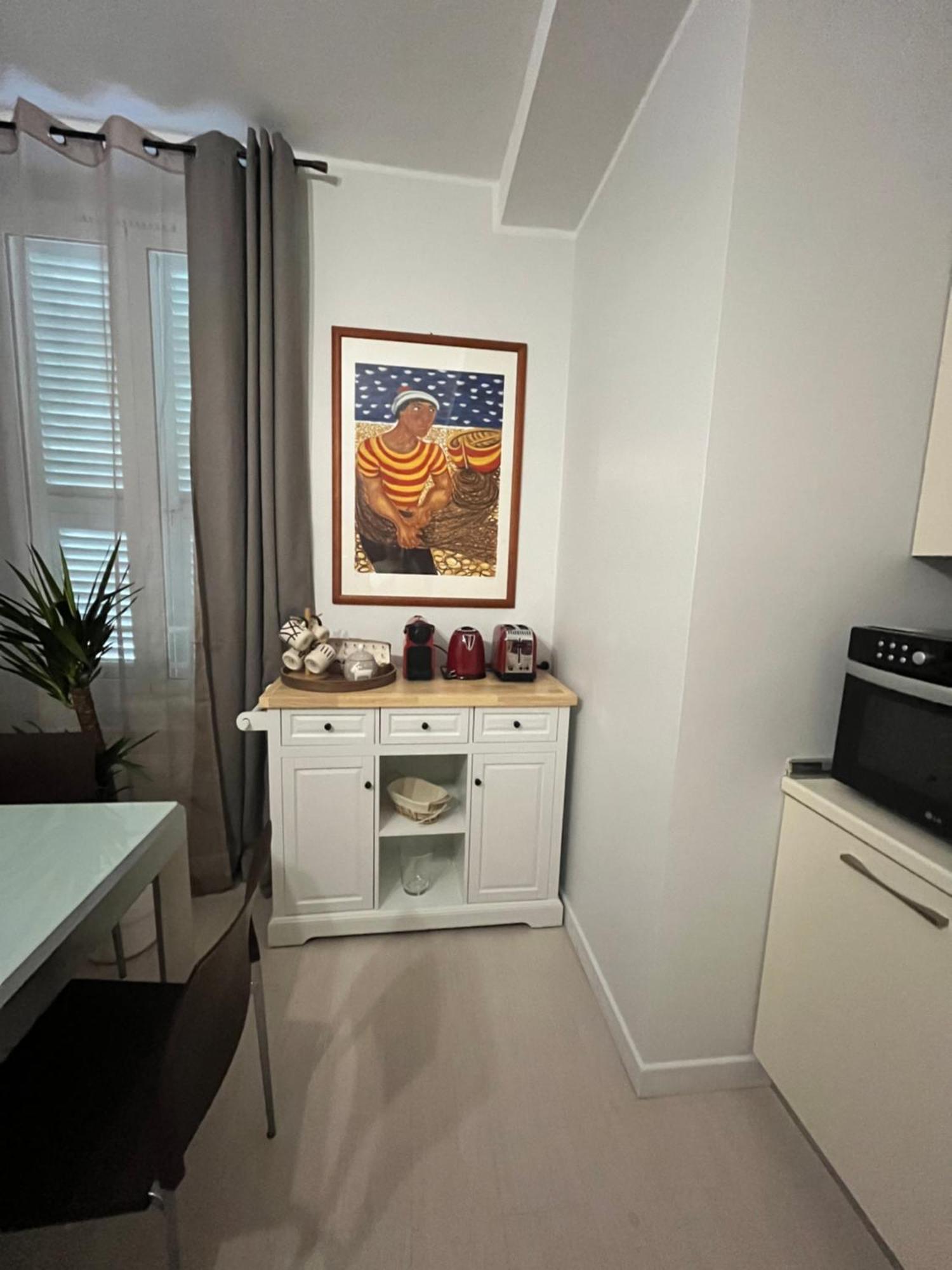 Prato Home - Apartment Near The Beach In マントン エクステリア 写真