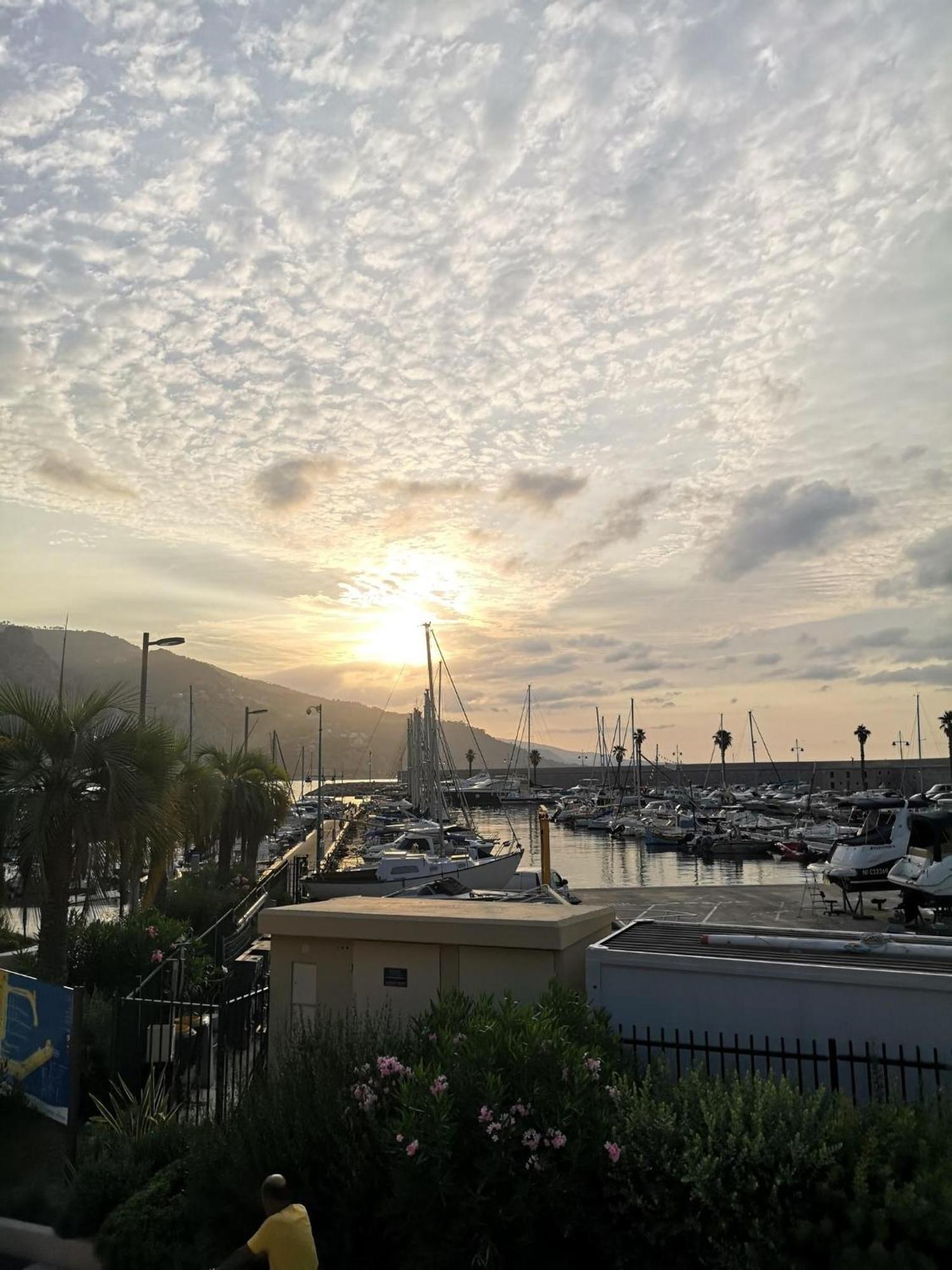 Prato Home - Apartment Near The Beach In マントン エクステリア 写真