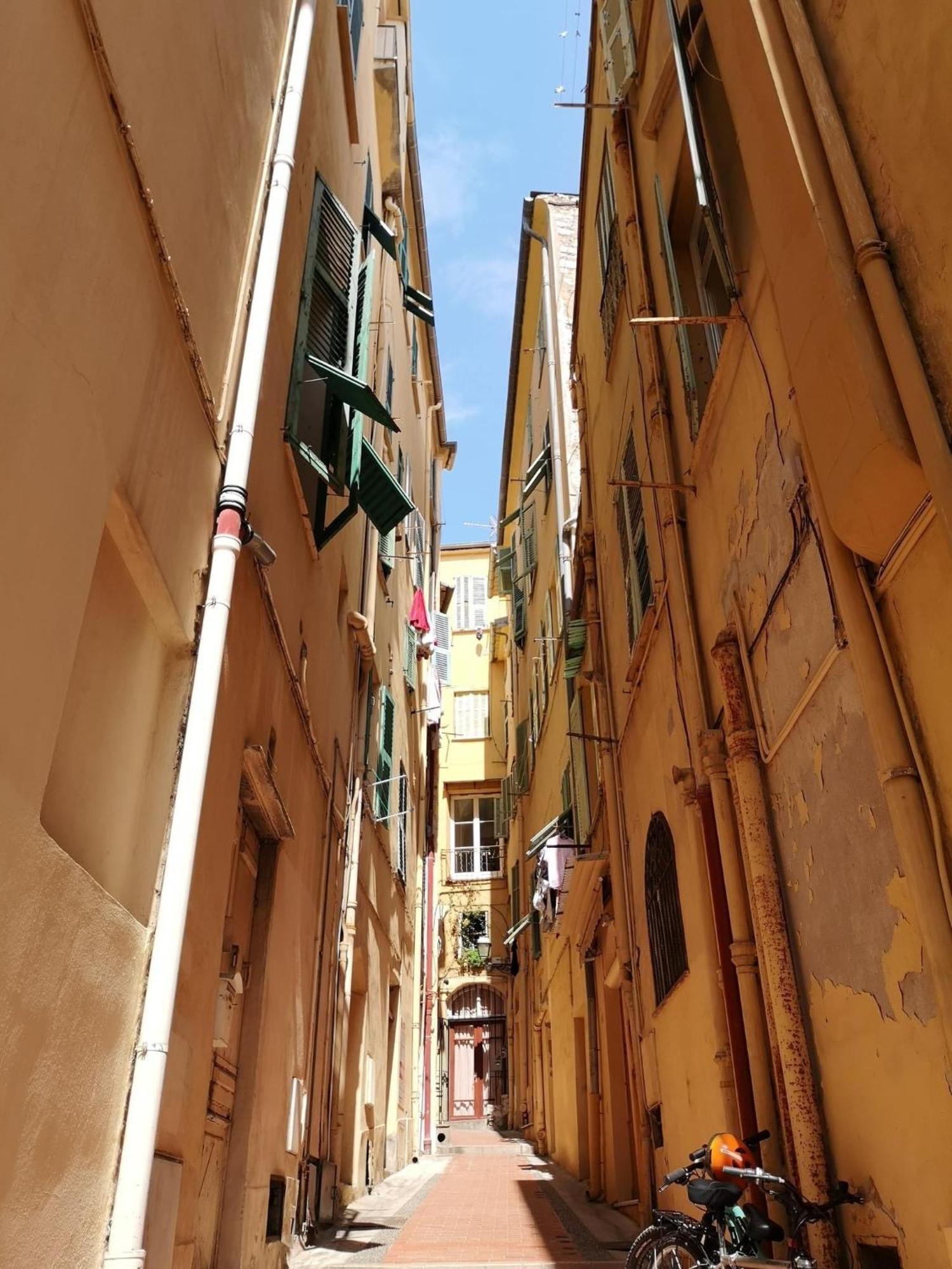 Prato Home - Apartment Near The Beach In マントン エクステリア 写真