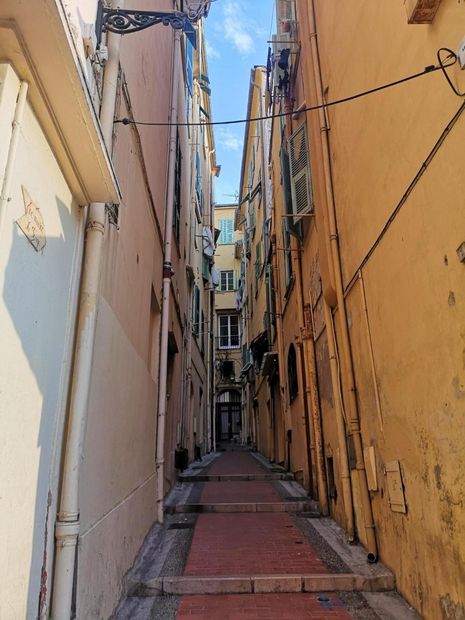 Prato Home - Apartment Near The Beach In マントン エクステリア 写真