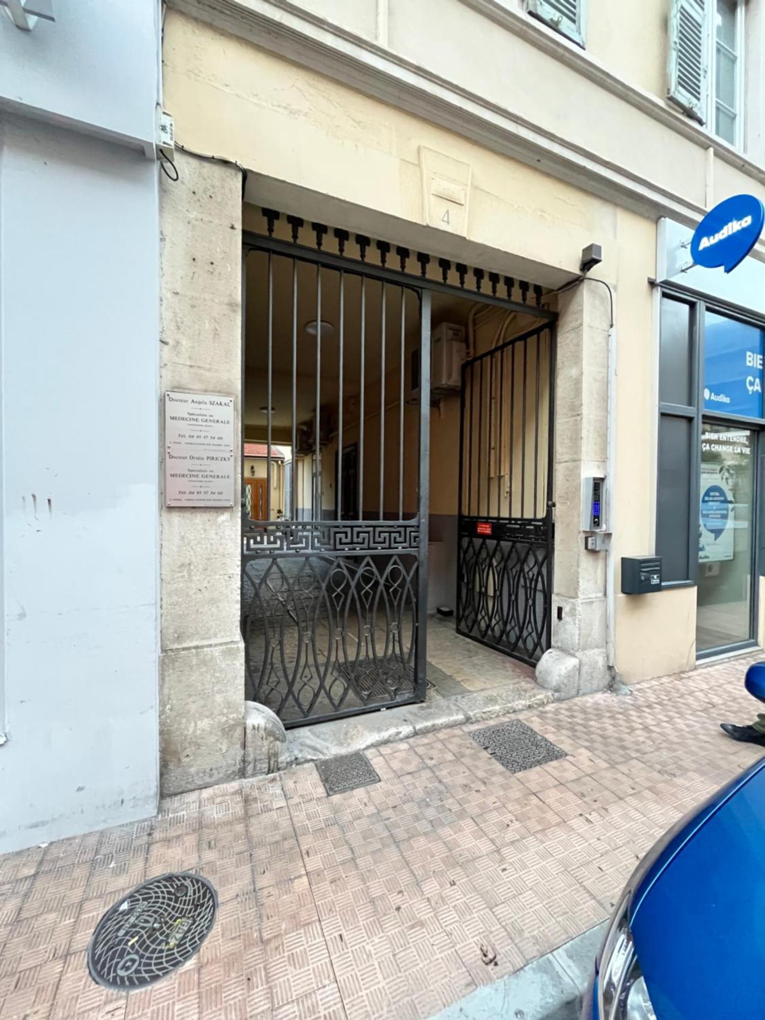 Prato Home - Apartment Near The Beach In マントン エクステリア 写真